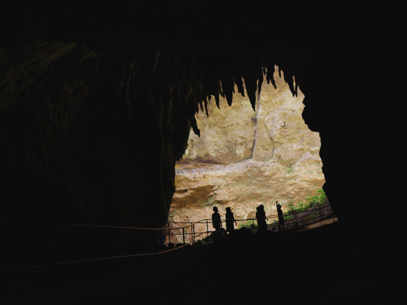 Group of people touring the Río Camuy Caverns.