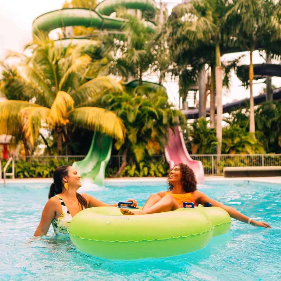 Spend the day playing in the family-friendly Olímpico water park.