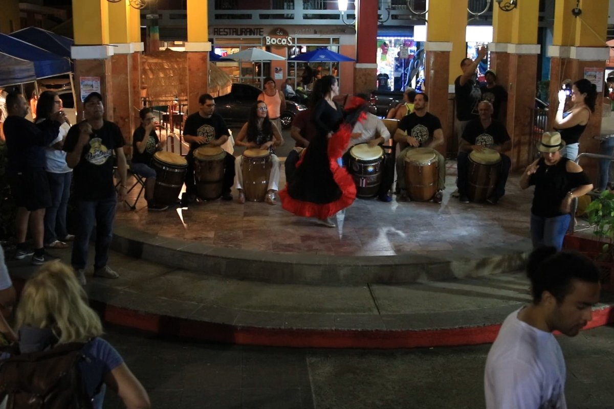 Performers play music, dance and sing at Rincon's art walk.