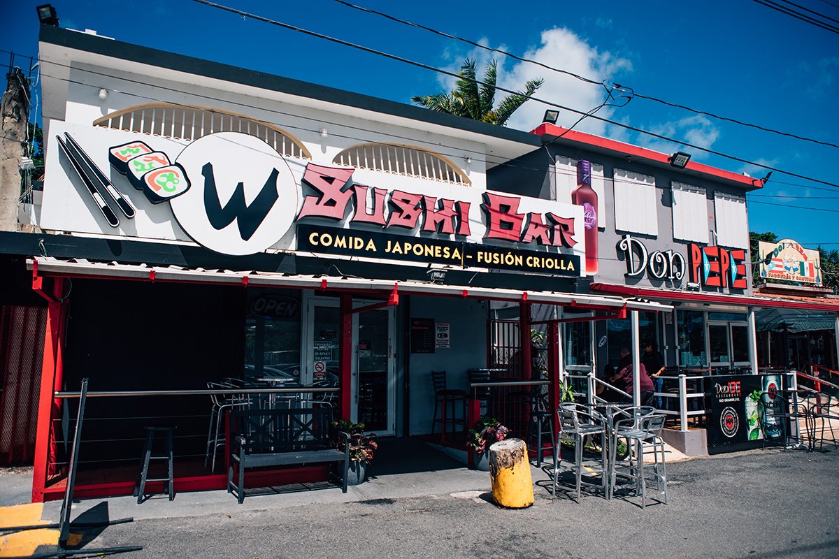 El bar W Sushi y Don Pepe están uno al lado del otro.