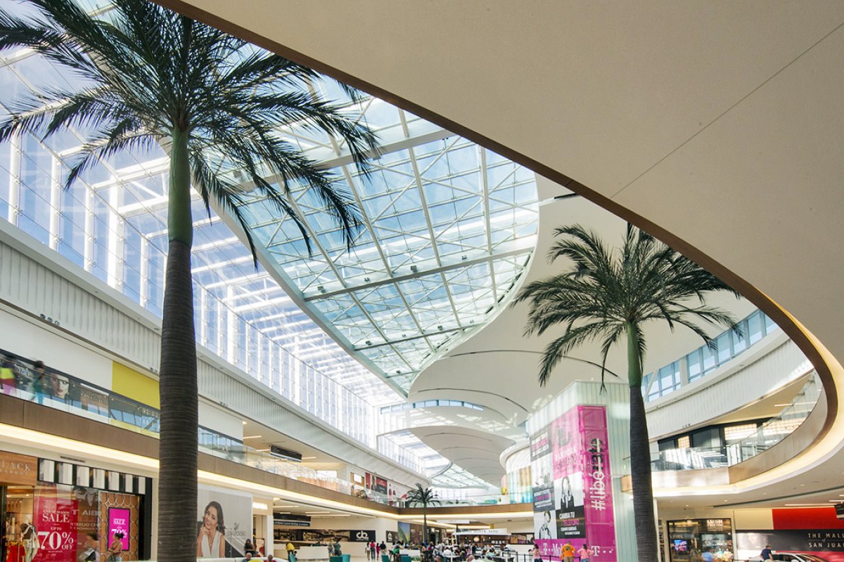 Vista interior del Mall de San Juan.