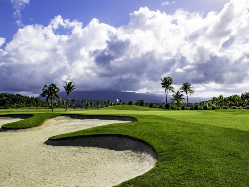 El Hyatt Regency Golf Resort es un lugar de golf de visita obligada en la Isla.