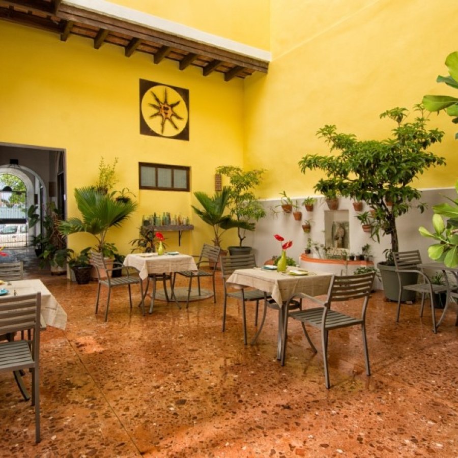 El patio interior de Casa Sol Bed and Breakfast en el Viejo San Juan.