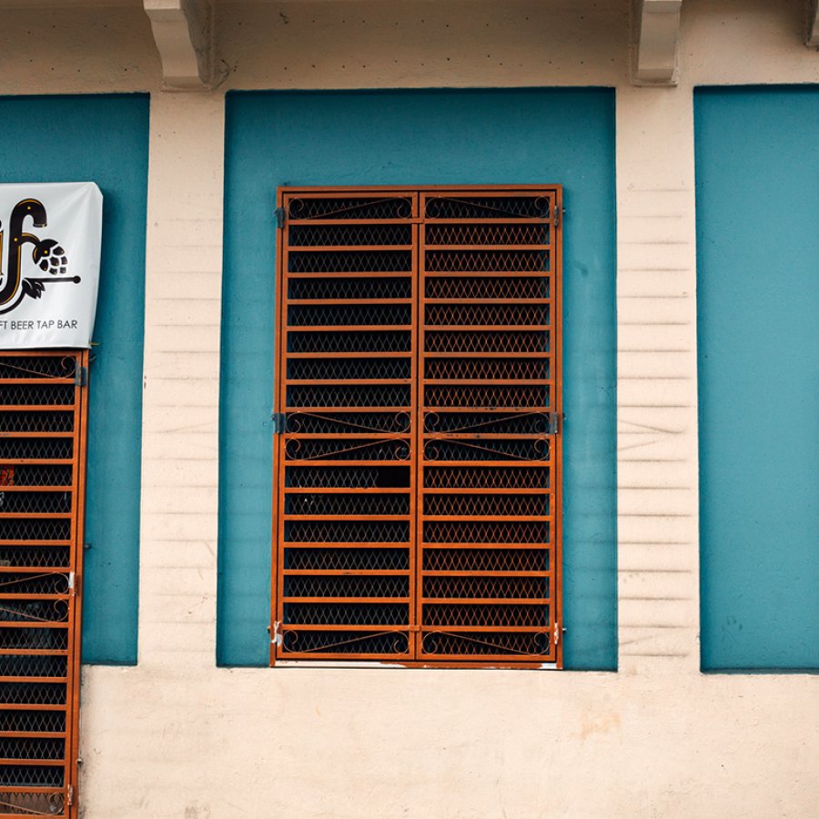 Vista exterior del restaurante El Grifo en Caguas.