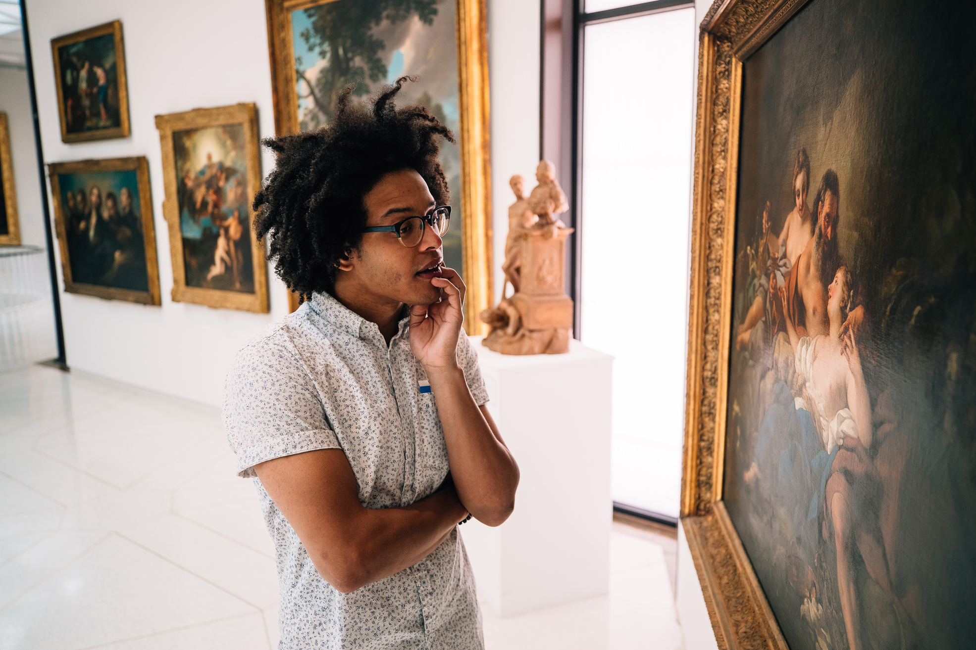 Viewing art at the Museo de Arte de Ponce.