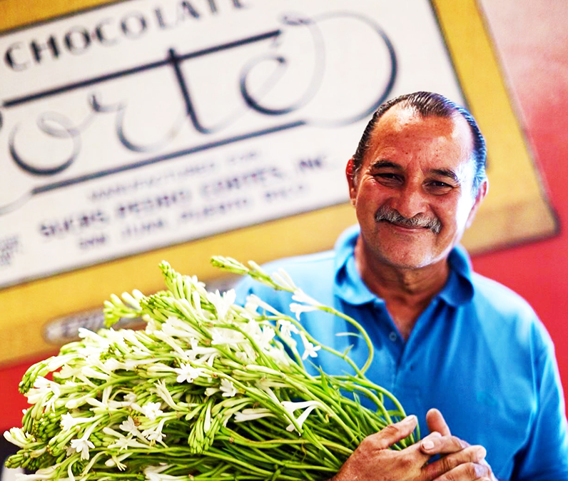 Man holding produce in Puerto Rico