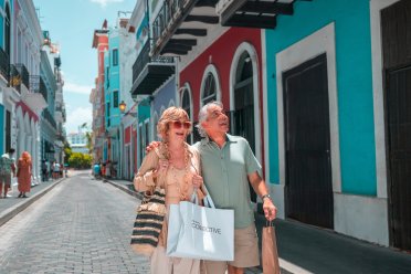 Couple browsing local shops near the San Juan cruise port.