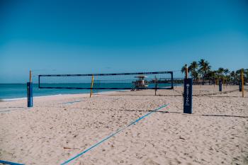 A volleyball net at Balneario Carolina beach.
