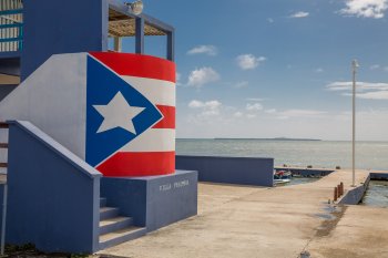 A flag of Puerto Rico painted on Villa Pesquera wall