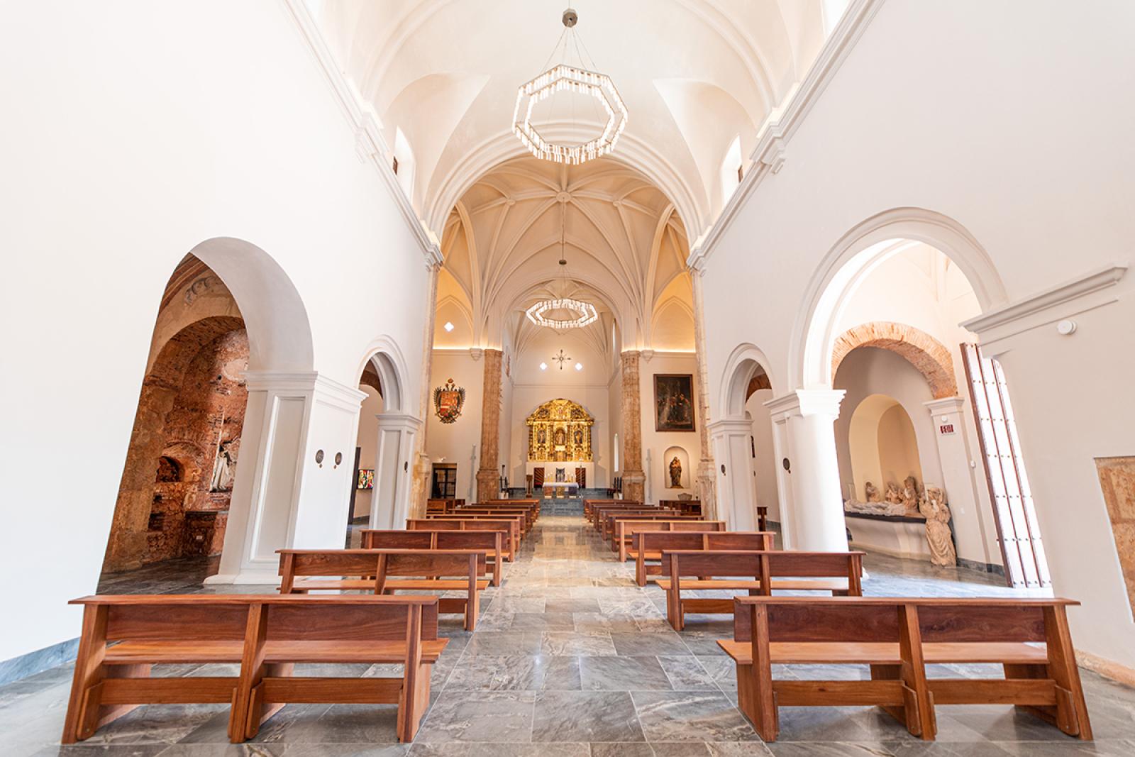 Inside view of the San José Church, one of the oldest in America and built in 1532.