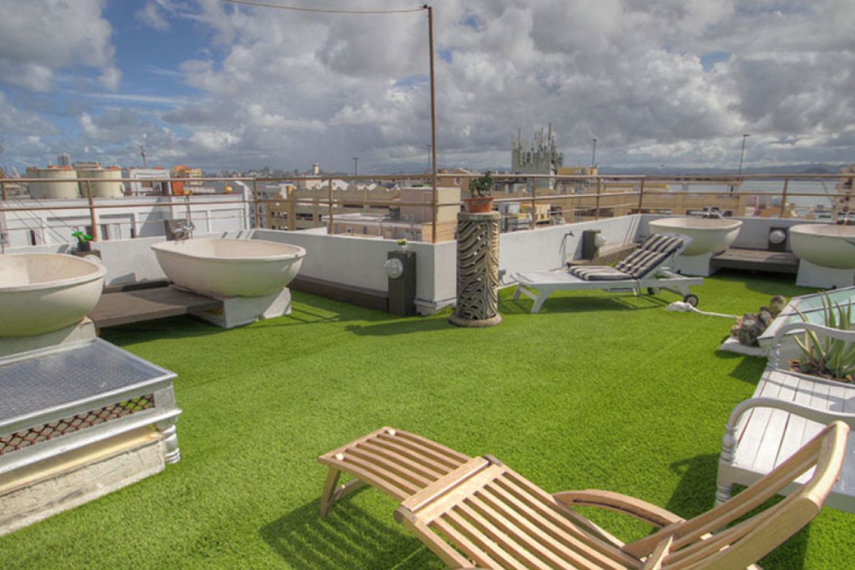 La azotea del hotel CasaBlanca tiene un ambiente divertido y excelentes vistas.