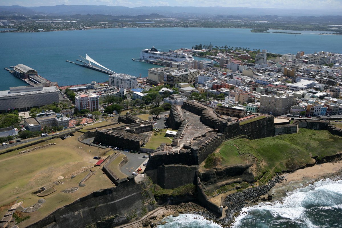 Foto aérea del Viejo San Juan y Fuerte San Cristóbal.