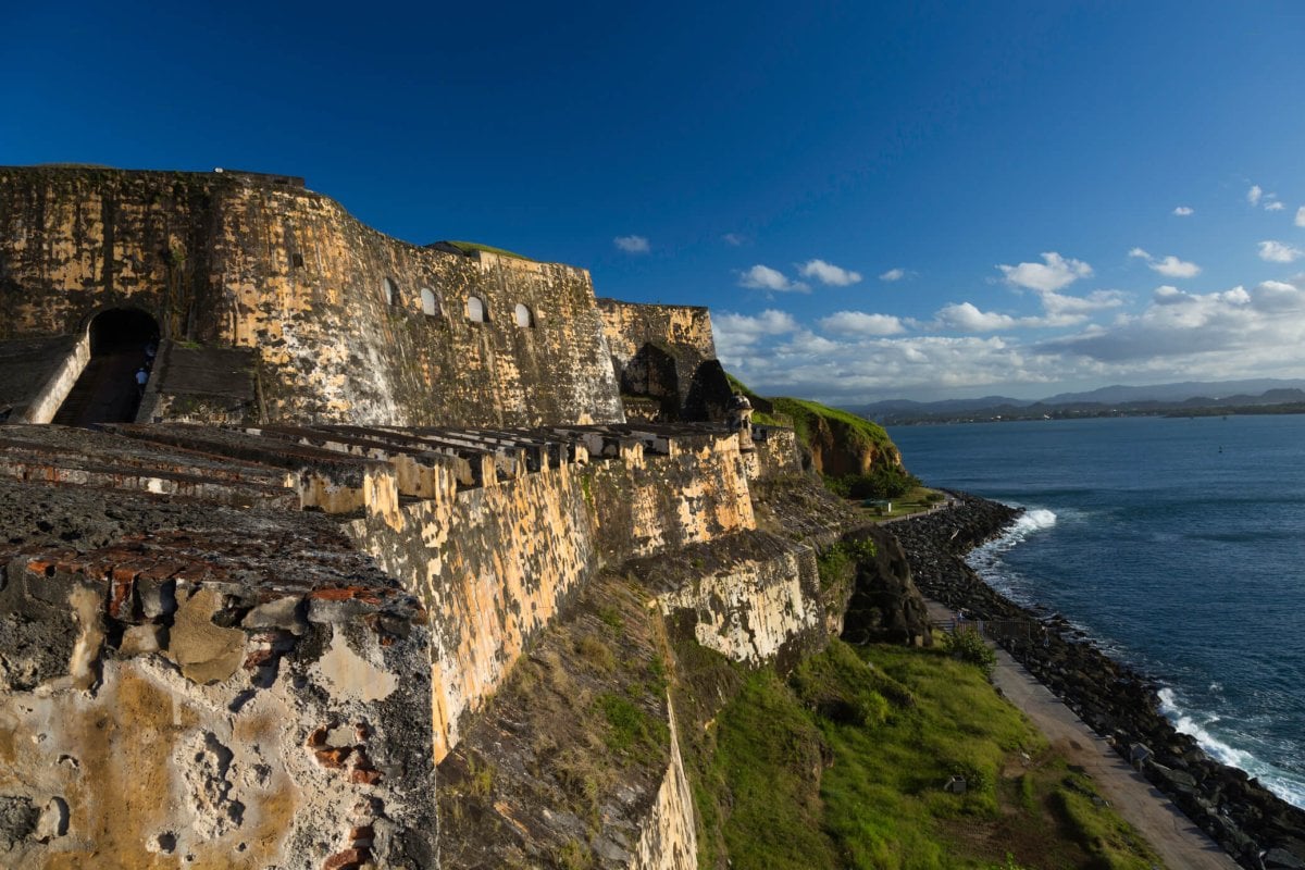 Vista al mar desde el Castillo San Felipe del Morro en San Juan.