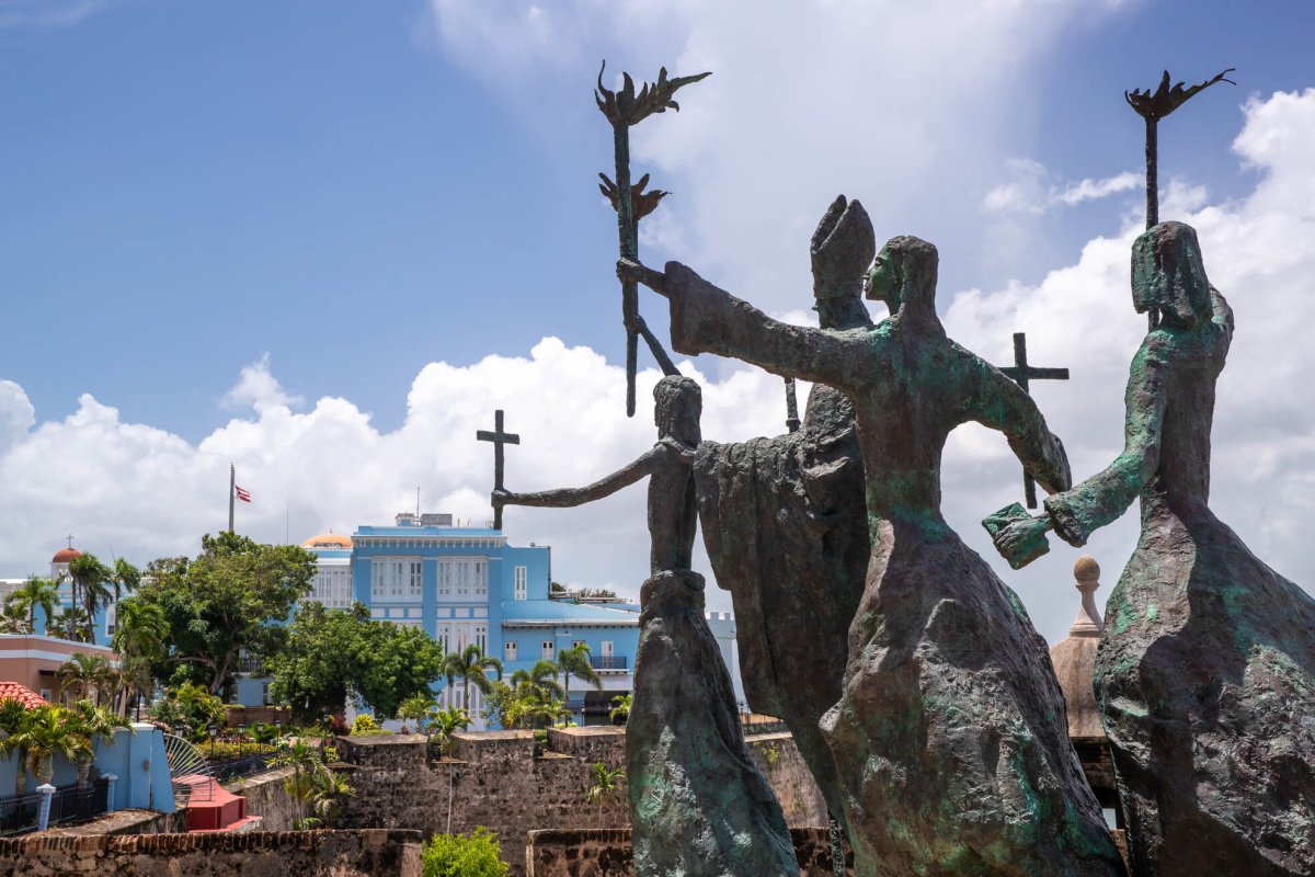 La Rogativa, una famosa estatua de bronze localizada en el Viejo San Juan.