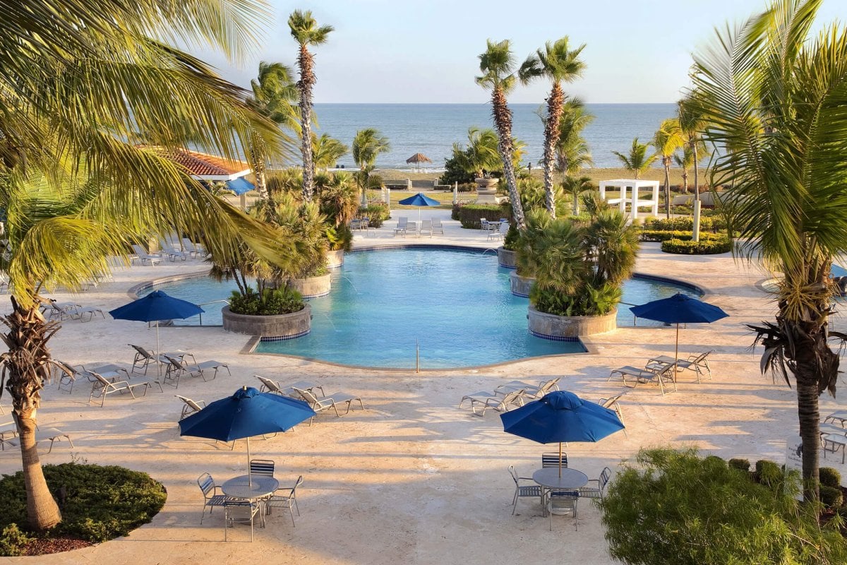La relajante piscina del Hilton Ponce Golf & Casino Resort.