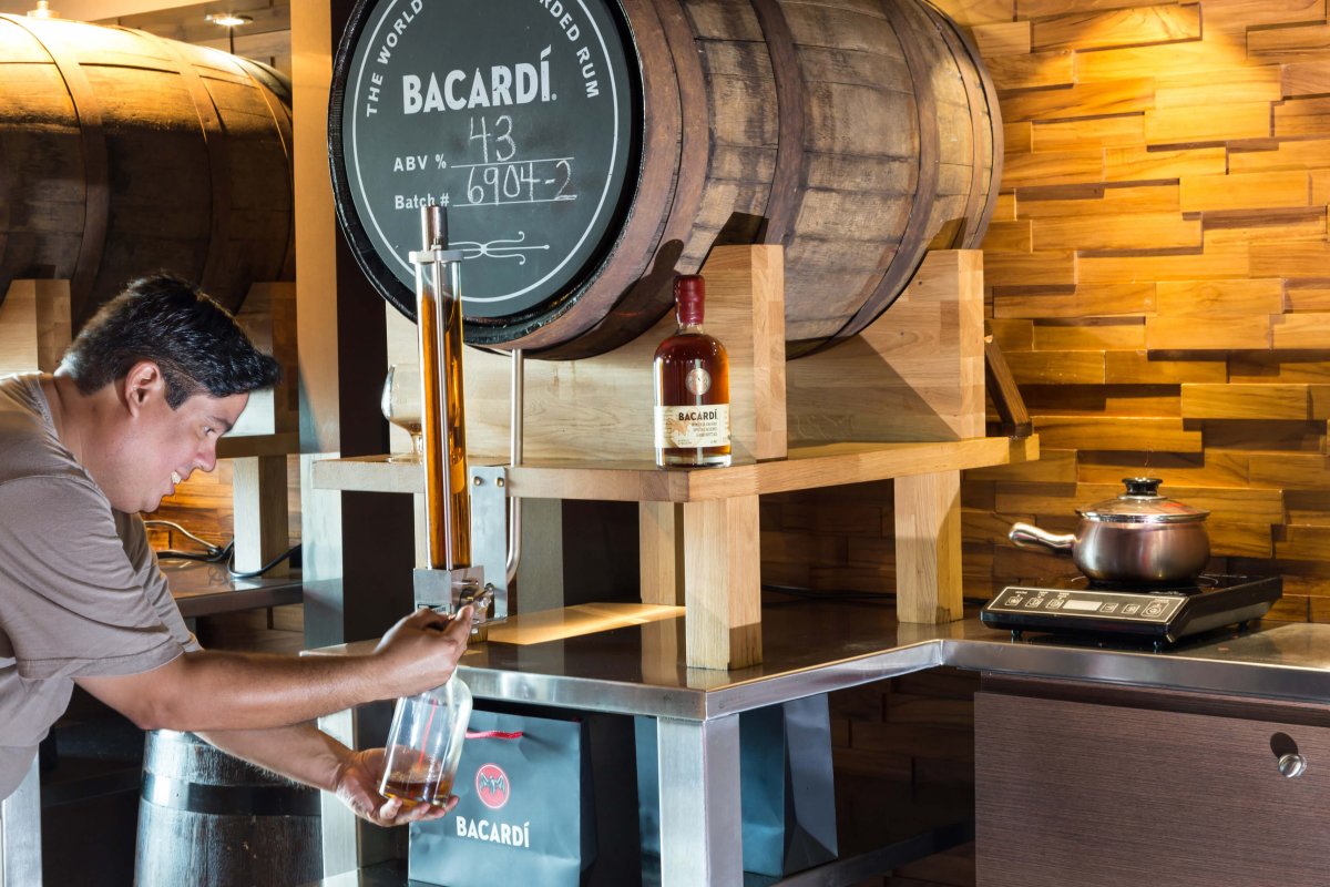 A man bottling his own Bacardí from a barrel 