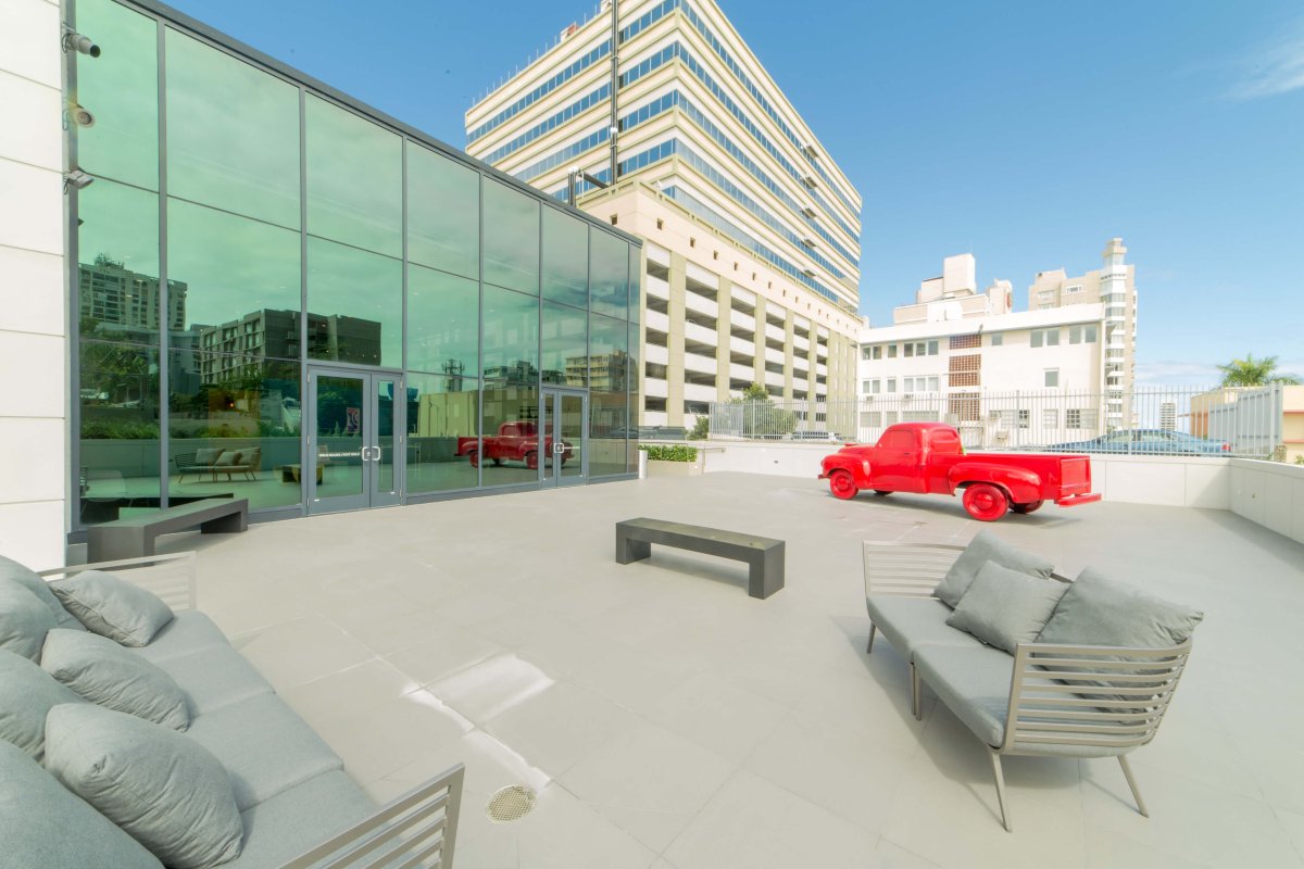 Exterior view with red truck of Museo de Arte y Diseño de Miramar