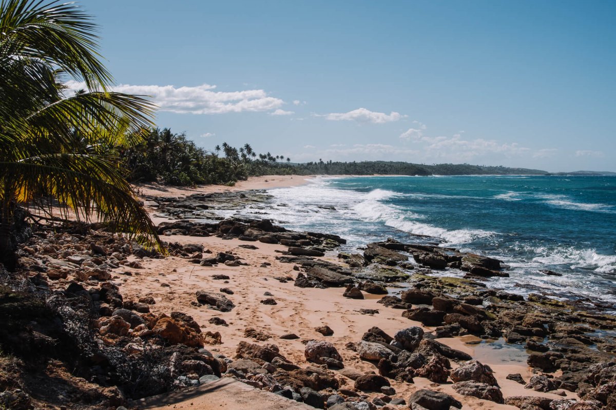 La playa de Los Tubos es conocida por sus increíbles olas tubulares.