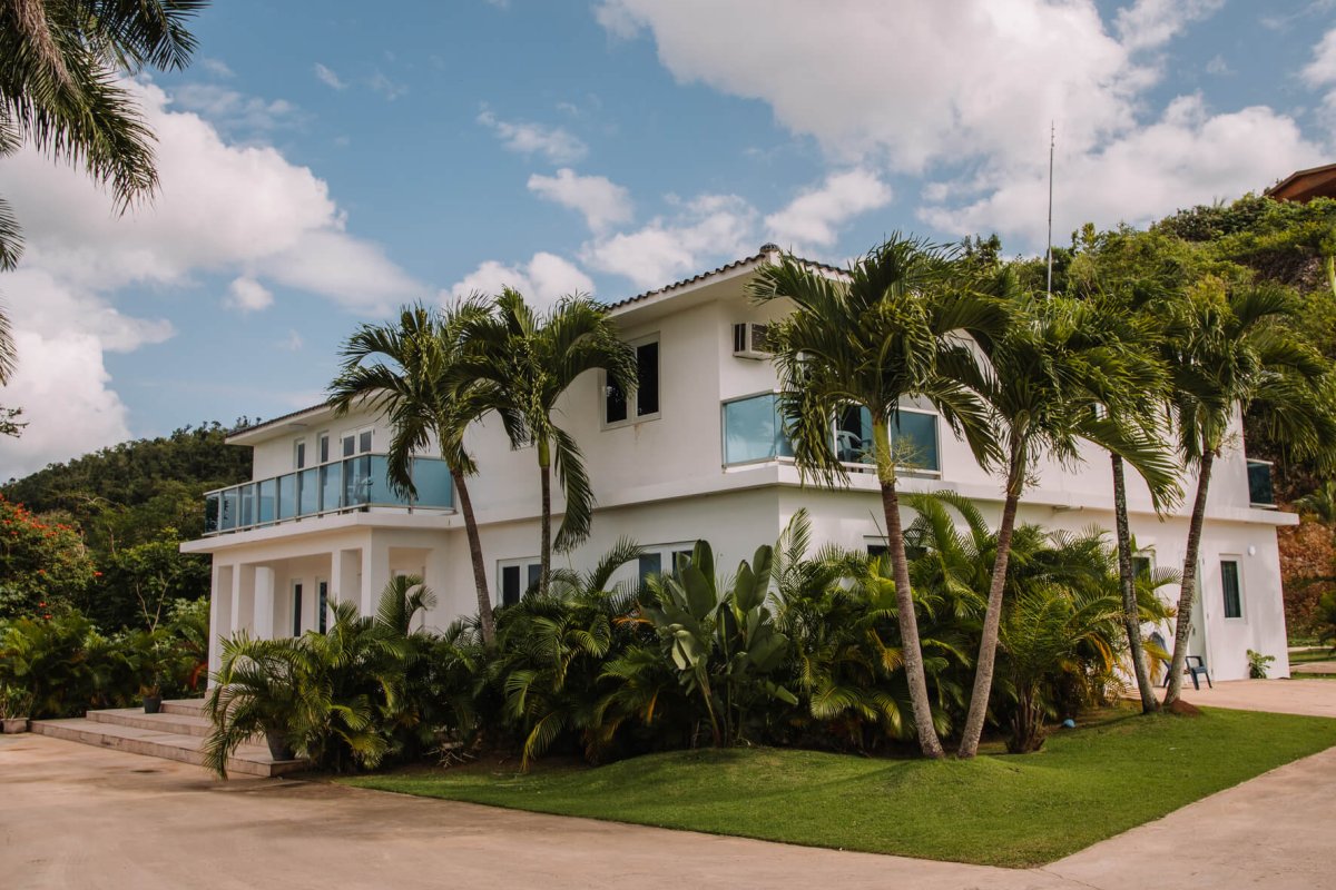 Vista exterior del Manati World Point Inn.