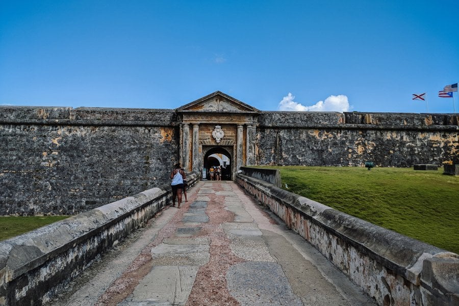 Vista frontal de El Morro en el Viejo San Juan.