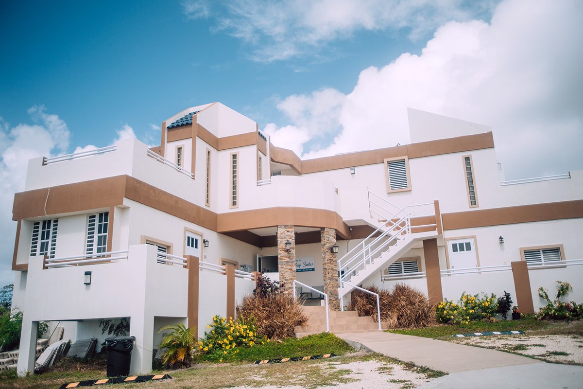 Outside view of Hillbay View Suites in Culebra.