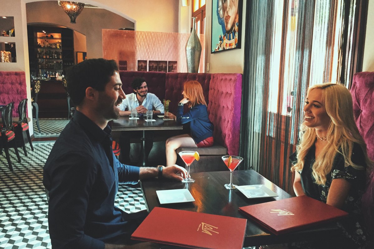 A couple enjoys their cocktails at a restaurant in Ponce.