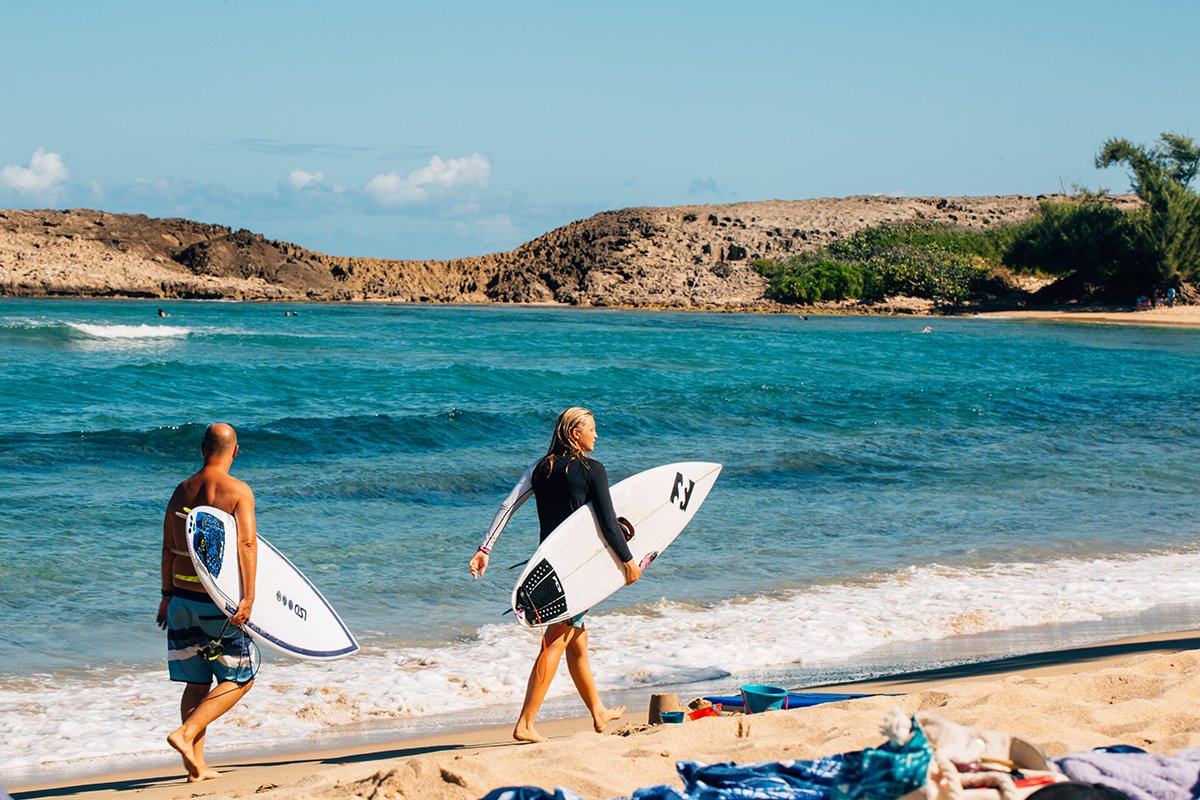 Surfeando en Jobos en Isabela