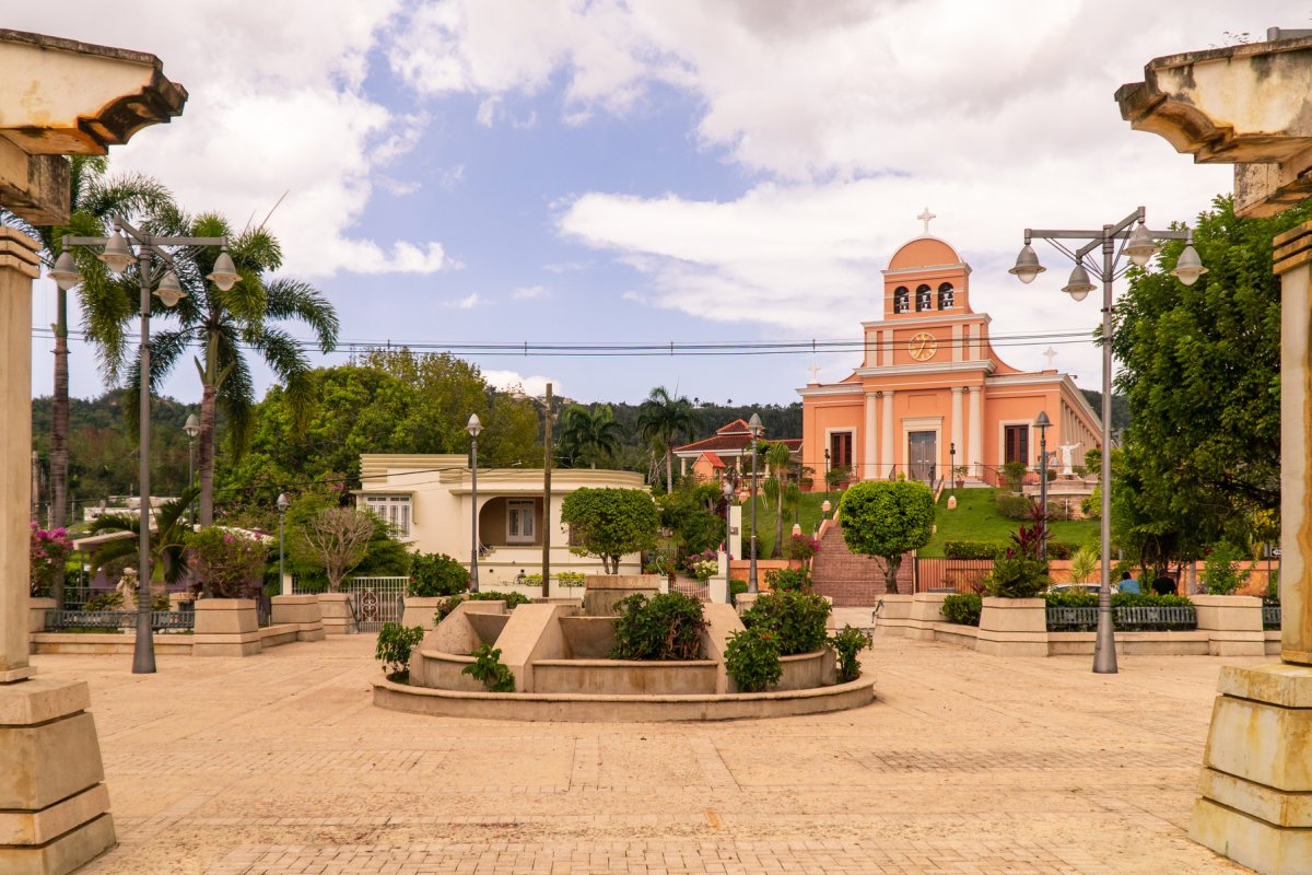 The public plaza in Moca.