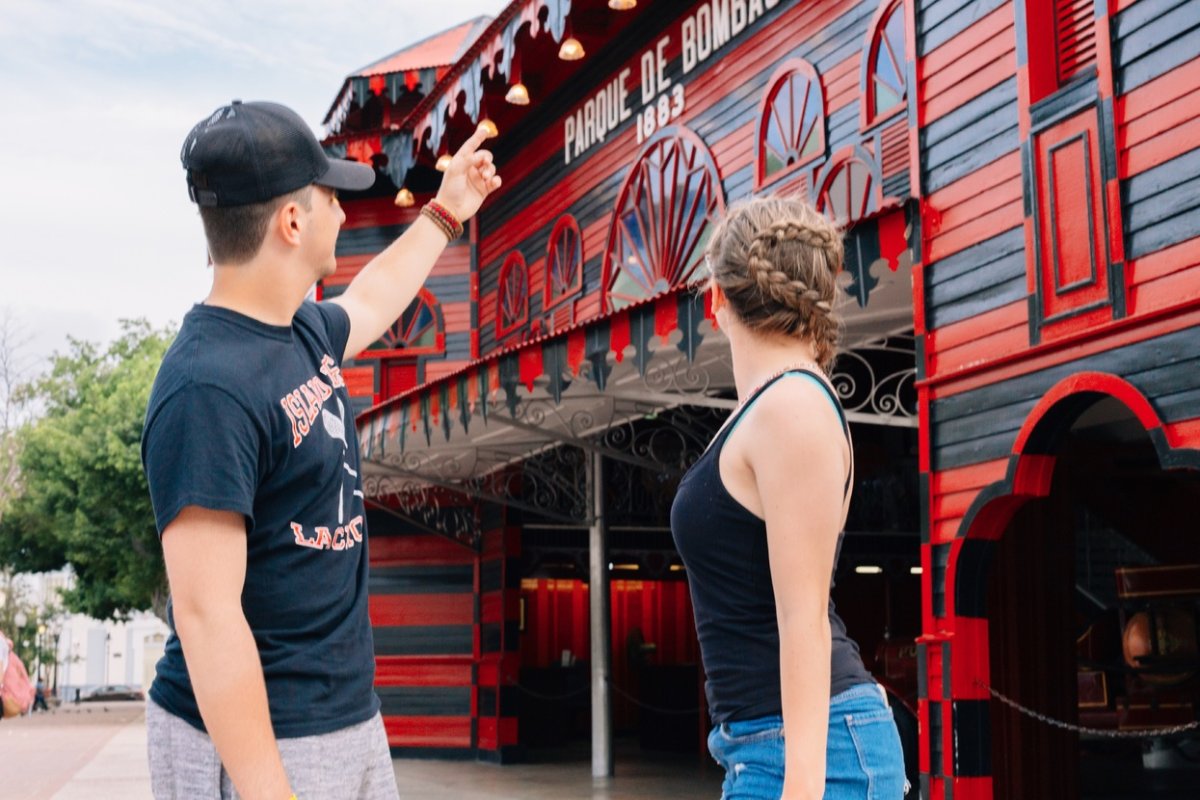 Young people visiting Parque de Bombas in Ponce.