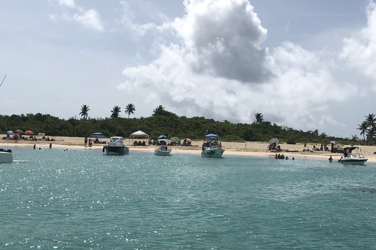 Vista de catamaranes en Icacos.