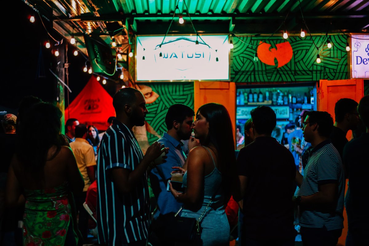 Vida nocturna en Esquina Watusi en Santurce.