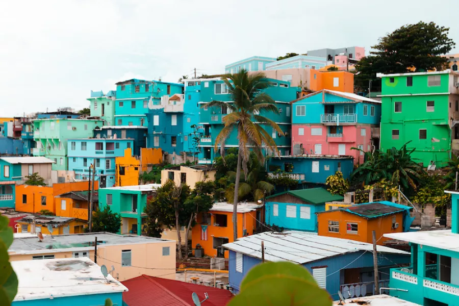 Colorful street art mural in La Perla, showcasing the neighborhood’s vibrant culture.