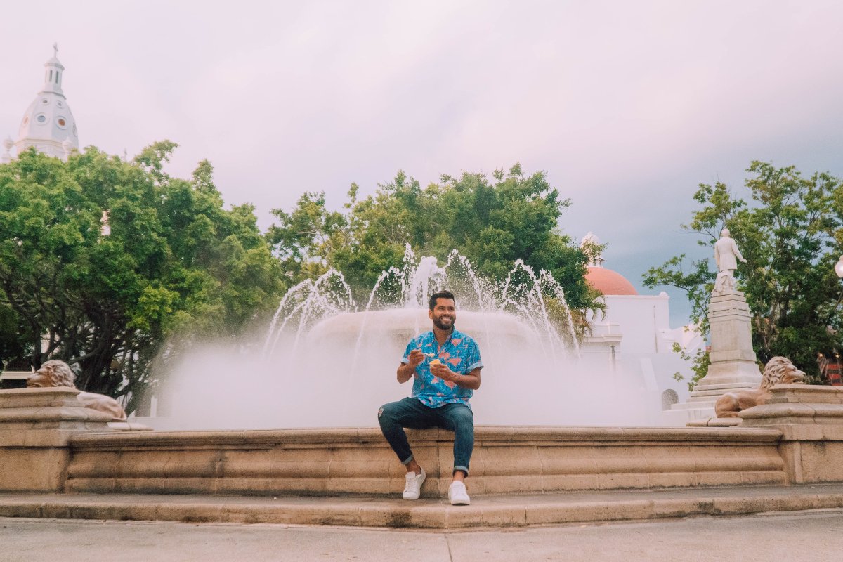 Vista de la fuente en la Plaza las Delicias en Ponce.