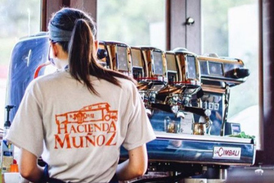 Coffee break at Hacienda Muñoz in San Lorenzo.