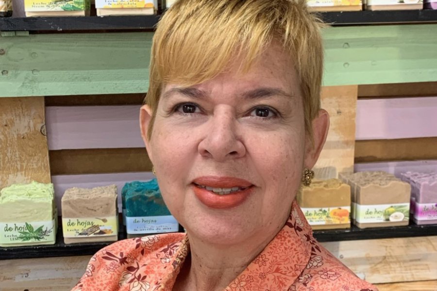 Marisabel De Jesús, owner of De Hojas.