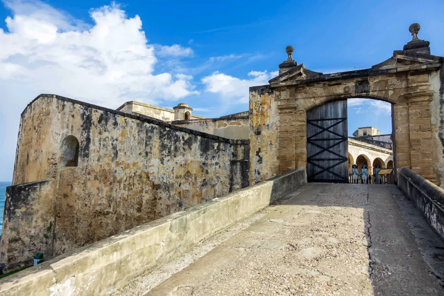Vista del Morro, joya histórica del Viejo San Juan.