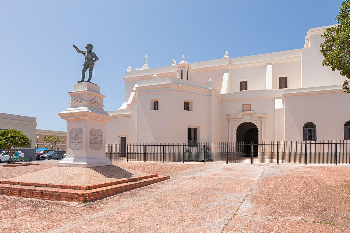 View of the Plaza San José and Ponce de León sculpture.