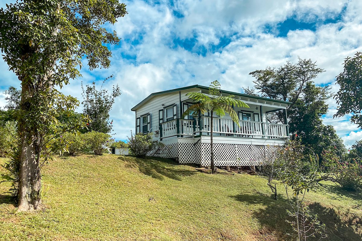 Una vista panorámica de las villas en Hacienda Pomarrosa en Ponce