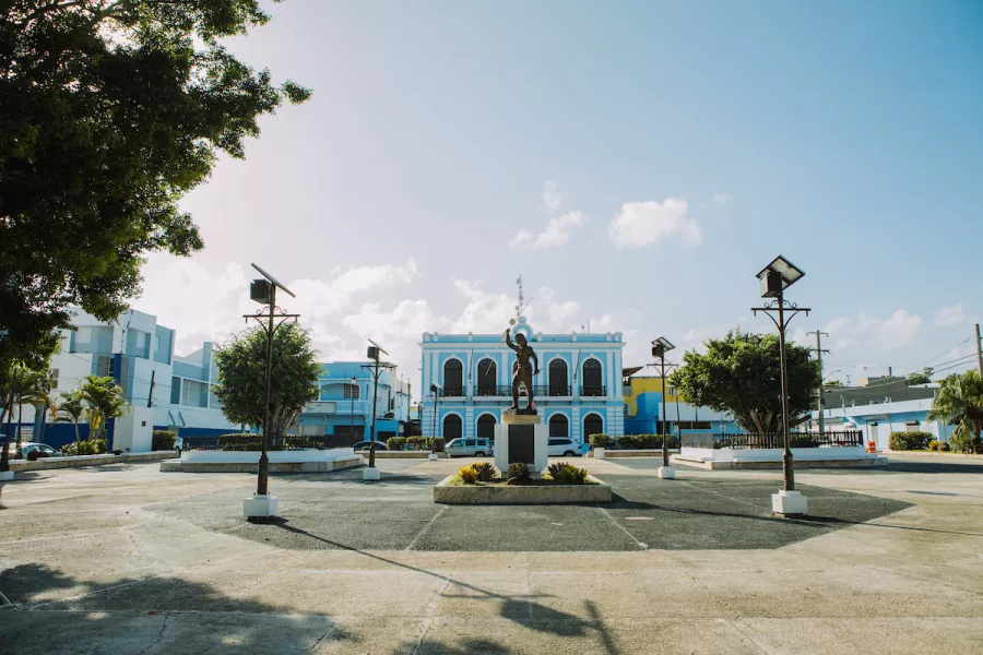 Vista de la plaza del pueblo de Canóvanas.