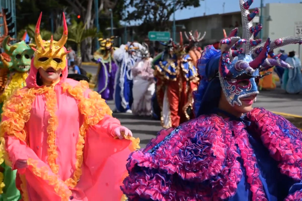 El Festival de las Máscaras de Hatillo conmemora el Día de los Santos inocentes.
