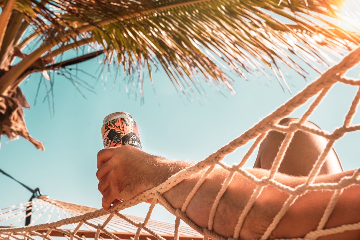 Reina Mora offers tropical citrus beers, ideal for enjoying the Island vibes. 