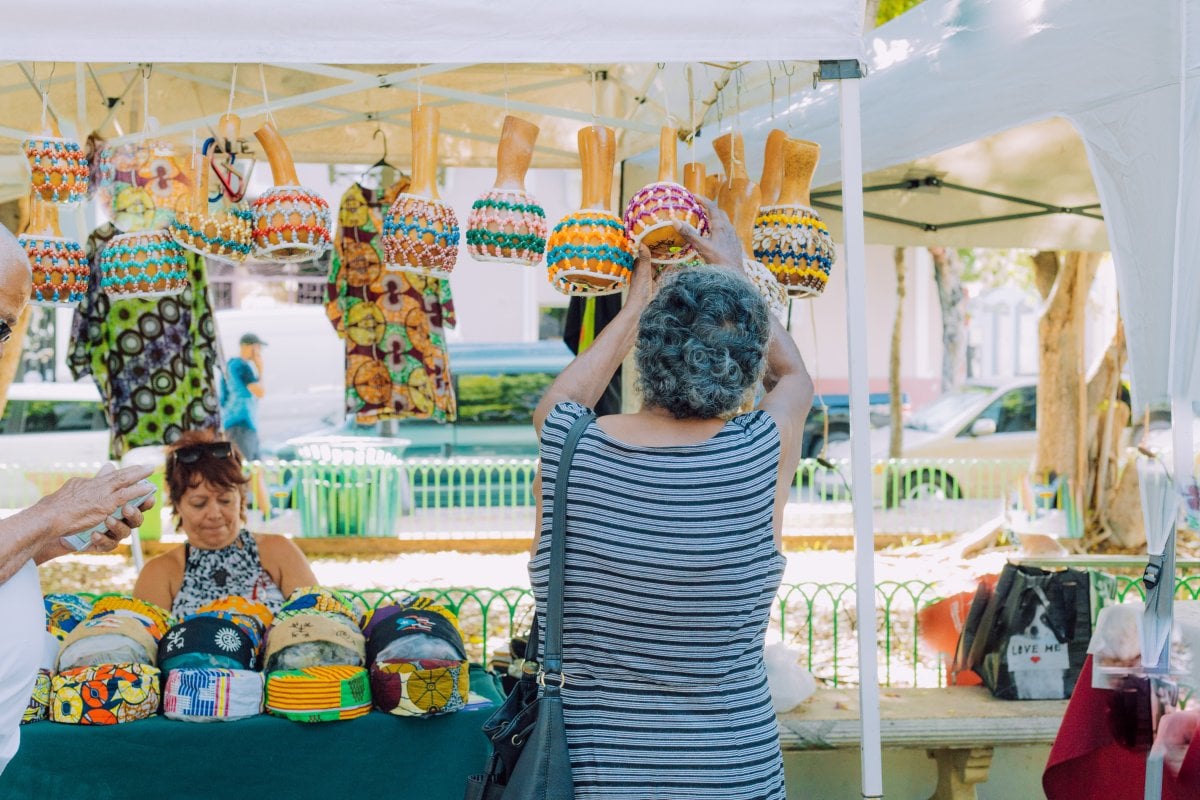 Una gran parte del atractivo de Puerto Rico radica en su rica escena de arte y cultura, que las generaciones de isleños disfrutan.