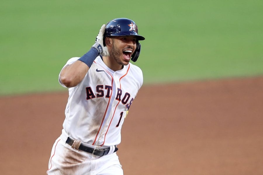 Carlos Correa en el campo.
