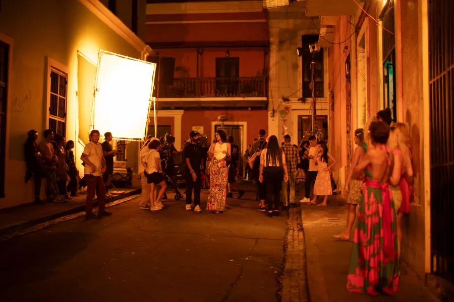Equipo de filmación en el Viejo San Juan.