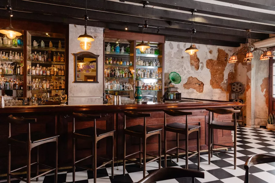 Interior of Antiguo 26 bar.