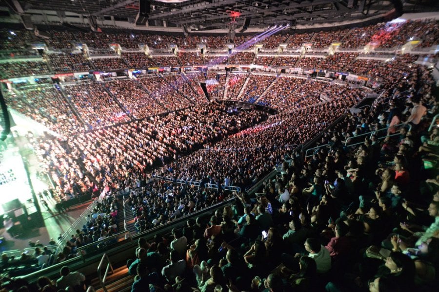 The Coliseo José Miguel Agrelot in San Juan, Puerto Rico with a packed audience.