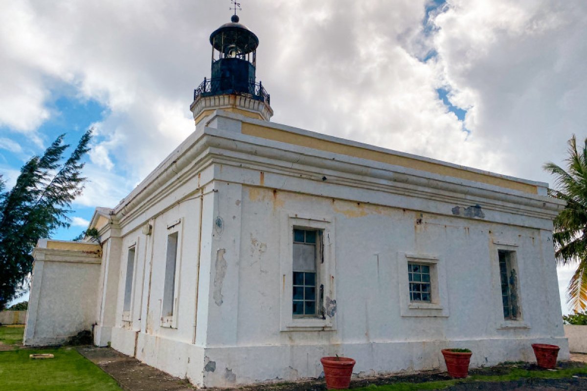 The views from the Lighthouse Punta Tuna are some of the Island's best.