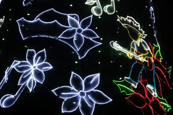 Festive Christmas decor in Puerto Rico, showcasing vibrant Puerto Rican Christmas traditions.