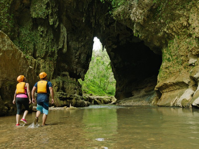 A couple explores Cañon de Tanamá.