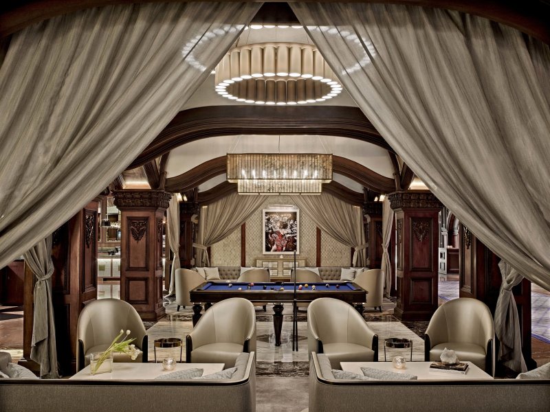 El lujoso salón VIP en el recién renovado El San Juan Hotel.